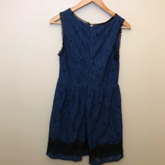 Francesca’s Cornelia Lace Blue Dress Fit Flare Medium Short Sleeveless - Picture 3 of 8